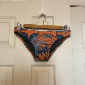 Full bikini, Jolyn size L. Floral Pattern.
